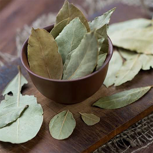 हरी सूखी तेज पत्तियाँ