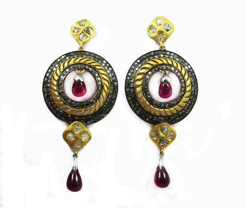 14.27 Ct असली हीरा और निर्मित रूबी विक्टोरियन कान की बाली