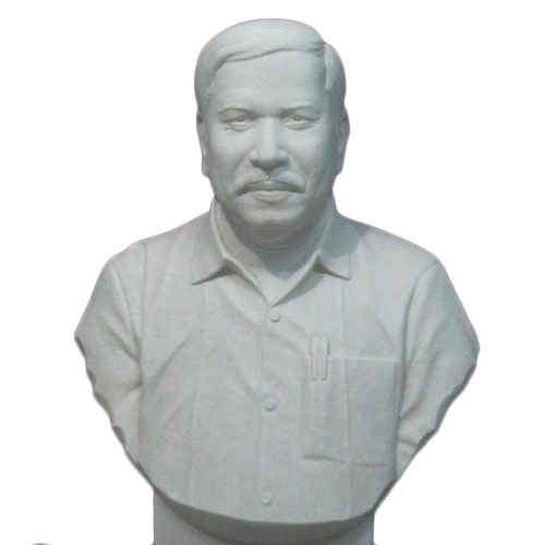 मेटल स्वर्गीय श्री मांडवे की नक्काशीदार प्रतिमा