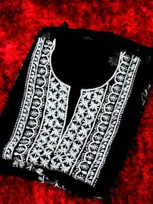 दुपट्टे के साथ किसी भी रंग की ऑर्गेंज़ा चिकन कुर्ती