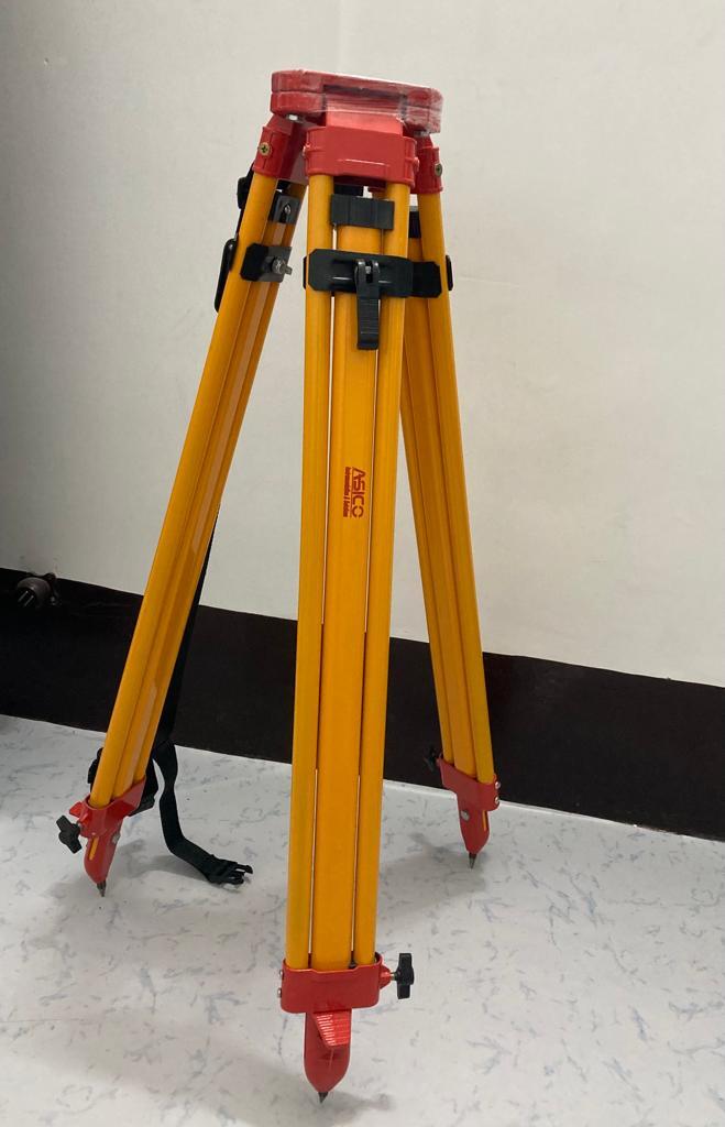 Adjustable Tripod - Color: Yellow And Red