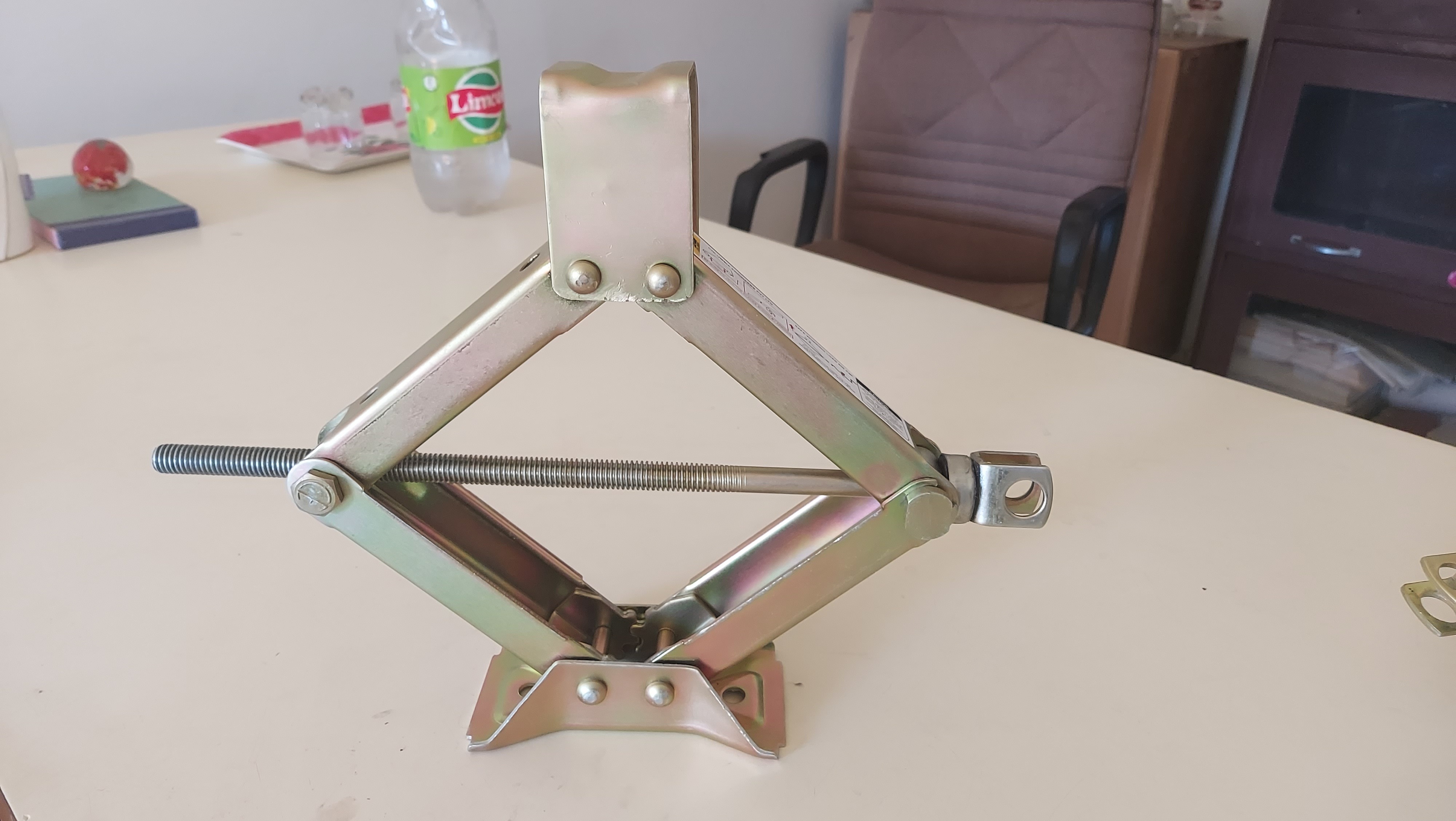 Ce750 E-rickshaw Scissors Jack - Mild Steel, 480mm Height, Golden Color | 1.2 Tonne Load Capacity, Heavy Duty, Low Maintenance, Long Service Life