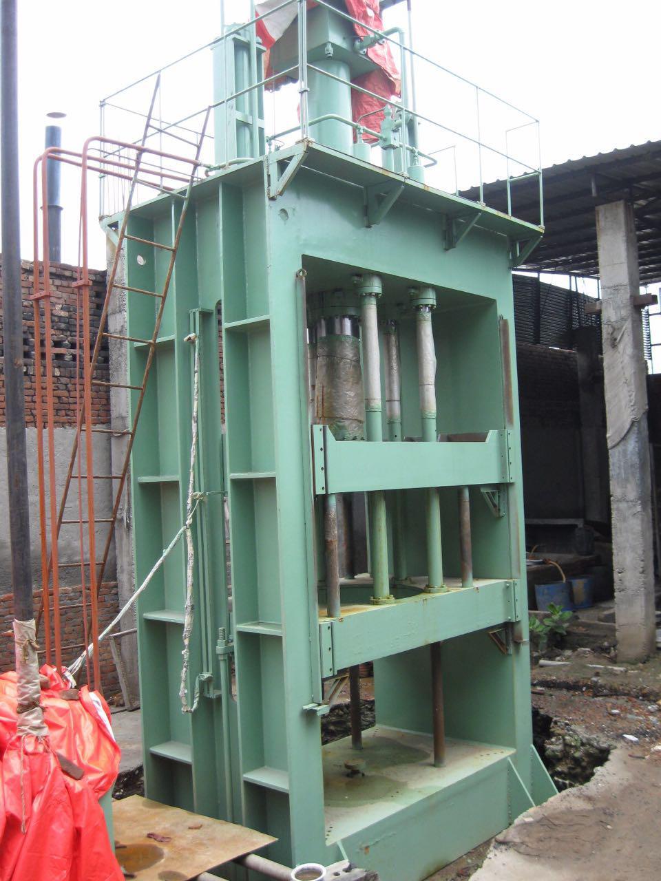 Green Hydraulic Deep Drawing Press