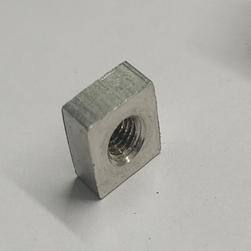 सिल्वर स्टेनलेस स्टील 304 स्क्वायर नट M4