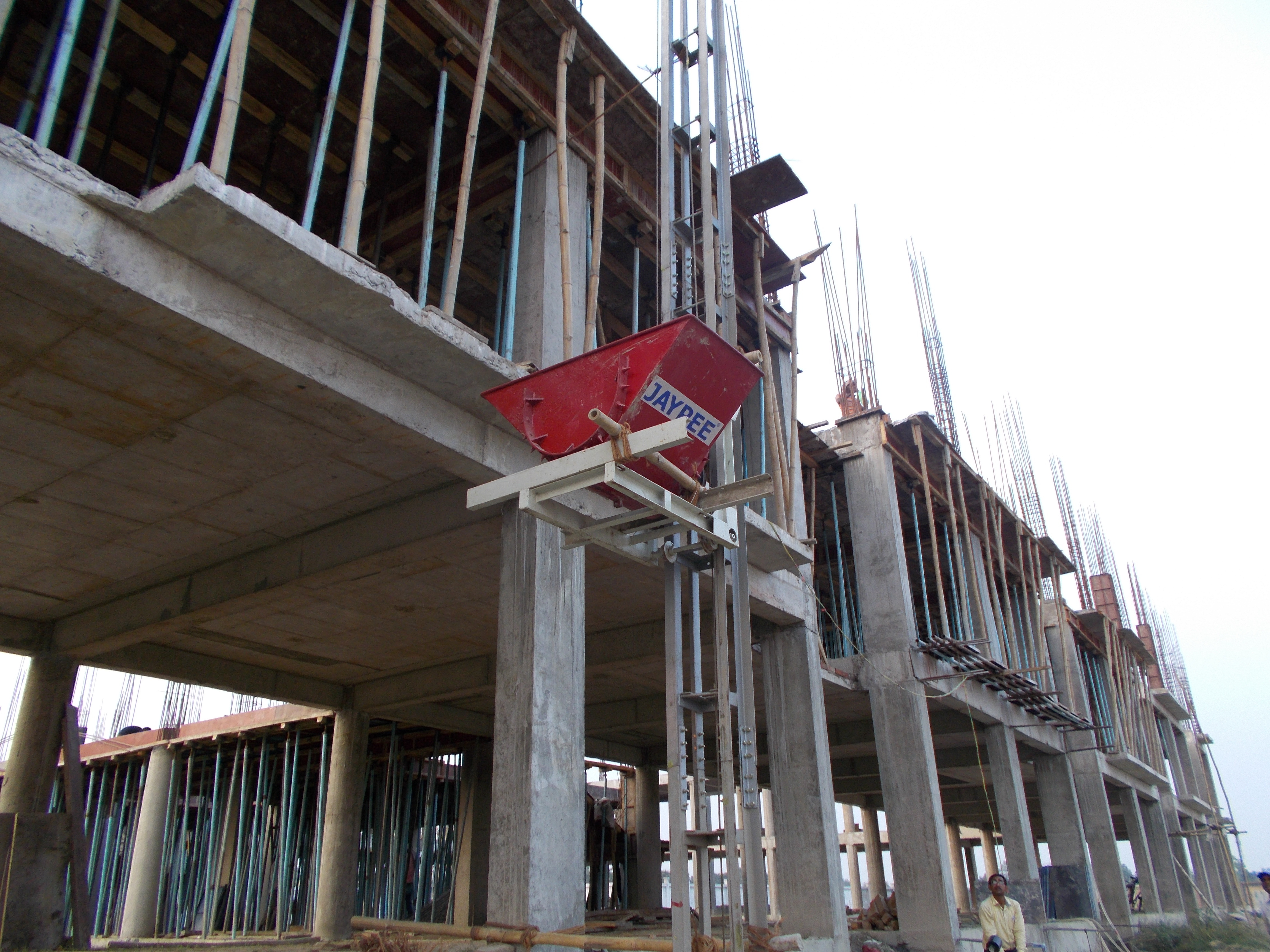 Jaypee Tower Hoist - Capacity: 1500 Kg/hr