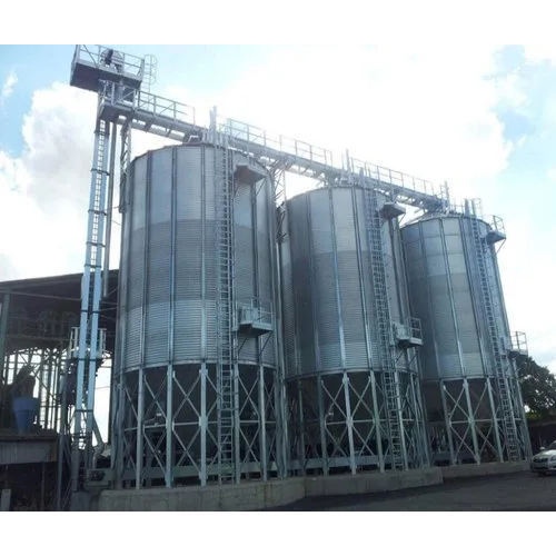 Hopper Bottom Grain Silos - Zincalume Metal, 500 Ton Capacity , Silver Color With Cone Bottom Design For Efficient Grain Storage