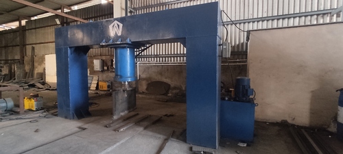 Hydraulic Press - 250 MT Capacity, 2500 mm Working Width, High Purity MS Material, Bends 40 mm Thk Plates, Hardness Enabled