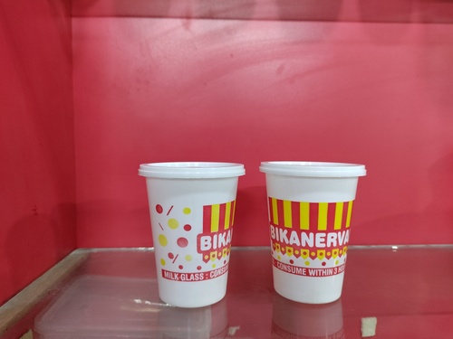 ढक्कन के साथ सफेद पीपी ग्लास