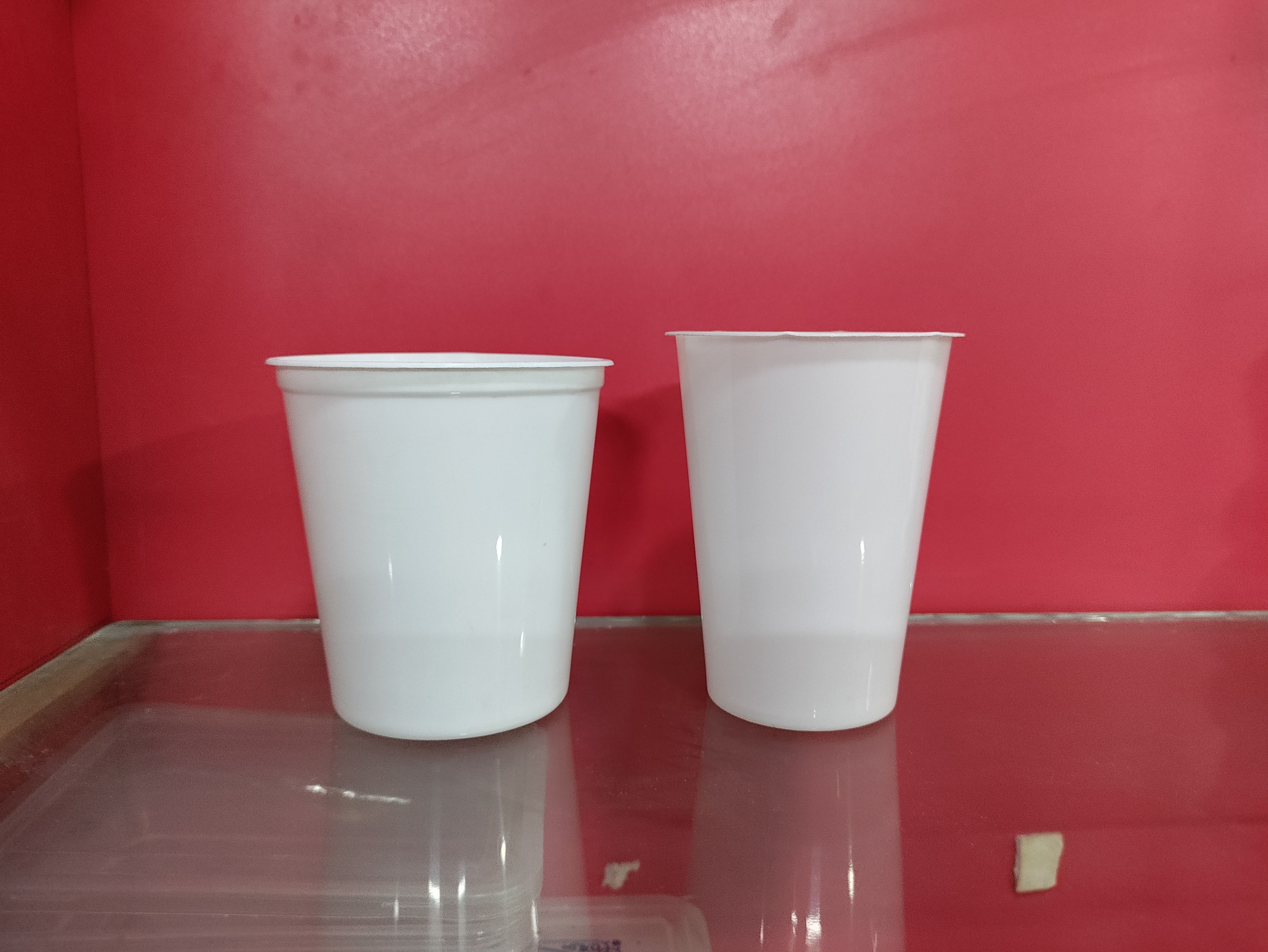 Pp Glass With Lid - Plastic, 250 Ml Size, Transparent Color | Good Quality, Plain Pattern, Ideal For Restaurant Usage