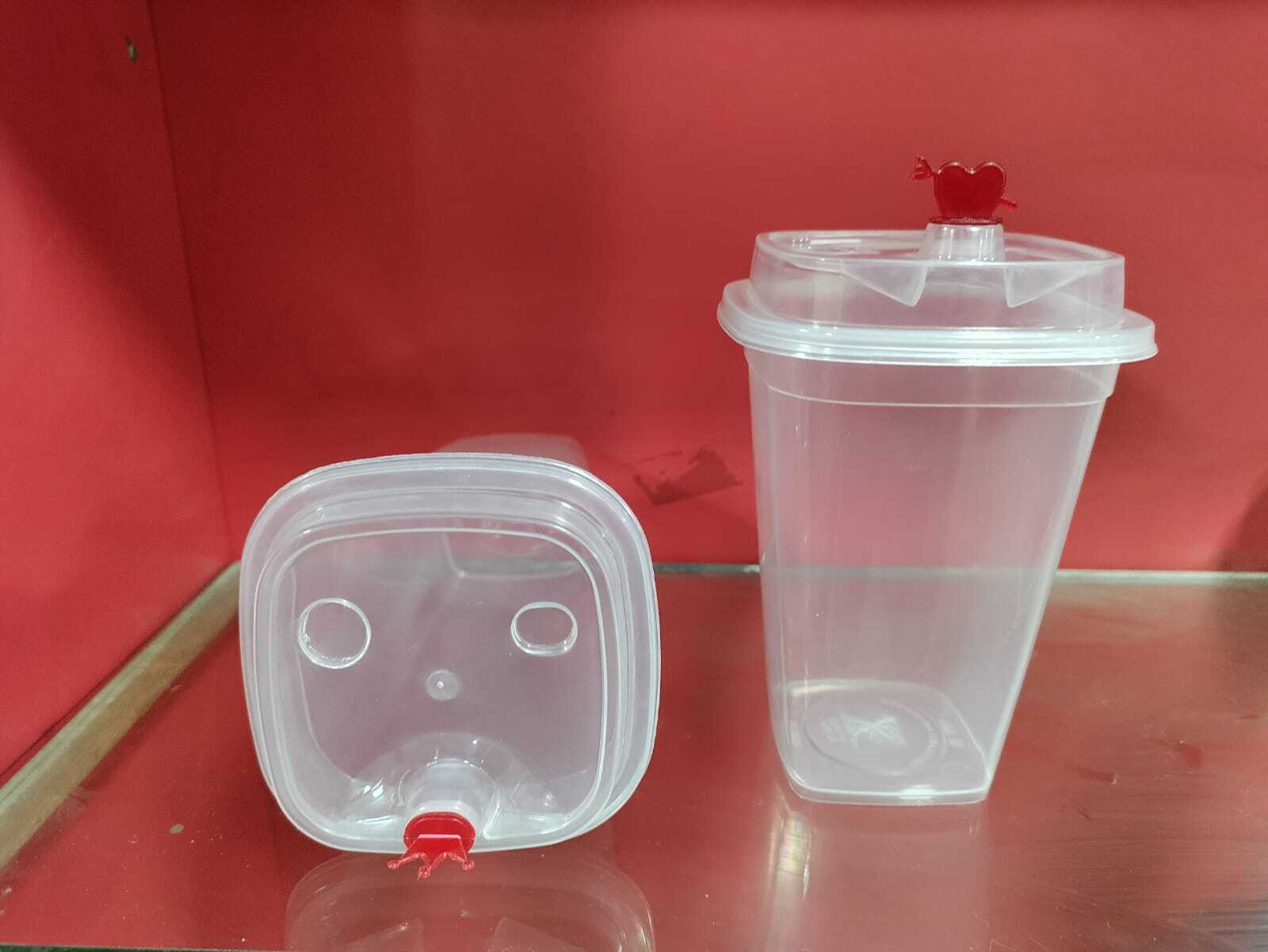 Square Glass With Lid - Plastic, 250 Ml, Transparent Color, Plain Pattern, Suitable For Restaurant Use | Durable Pp Material, Lid Included