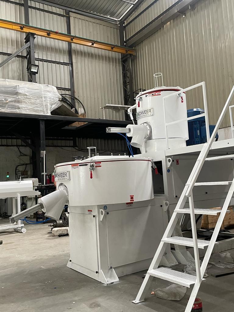 Heater Cooler Mixer Machine - Stainless Steel , 160-200 Kg/hr Capacity , White Color , 20 Hp Motor , 30 Hp Power , Variable Speed 850-900 Rpm , 240v Voltage , 1 Year Warranty