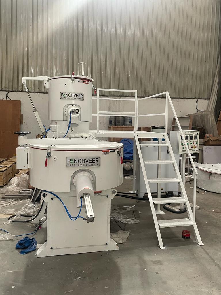 Heater Cooler Mixer Machine - Stainless Steel , 160-200 Kg/hr Capacity , White Color , 20 Hp Motor , 30 Hp Power , Variable Speed 850-900 Rpm , 240v Voltage , 1 Year Warranty