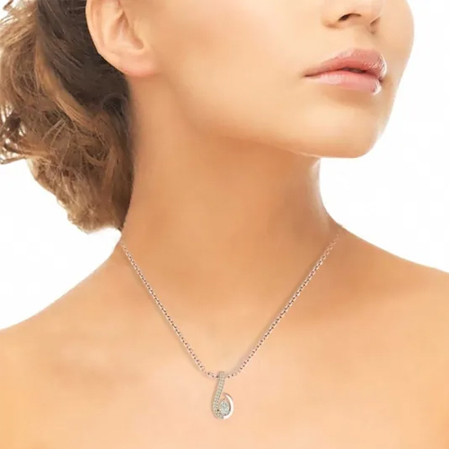 Elisabeth 18k Simulated Diamond Pendant Excellent