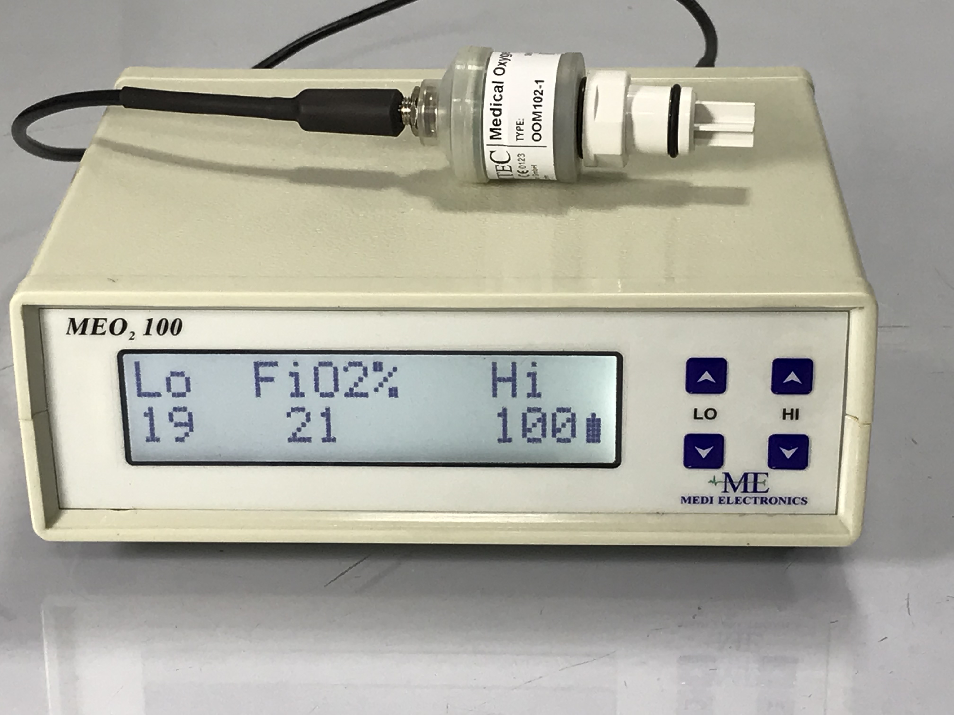 Oxygen Monitor - Fast Response, Auto Calibration, Mains Operated, 10 Hours Battery Backup, Large Lcd Display