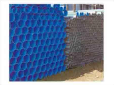 P.V.C. और नायलॉन पाइप और रस्सियाँ