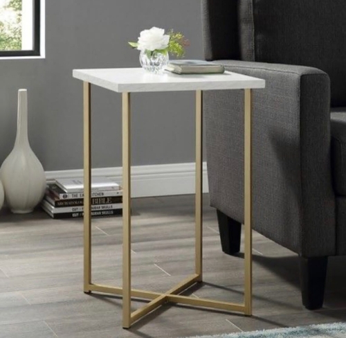 बगल की मेज