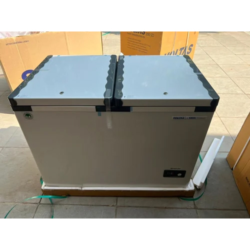 व्हाइट वोल्टास कमर्शियल रेफ्रिजरेटर