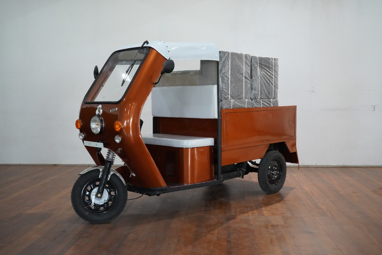 E Buzz Cargo (Loader) - L2000xw800xh1500 Mm, Brown | Lithium-ion, 1 Kw Motor, 250 Kg Load Capacity, 80 Km Range, Eco-friendly, Maintenance Free, Long Life, Great Mileage