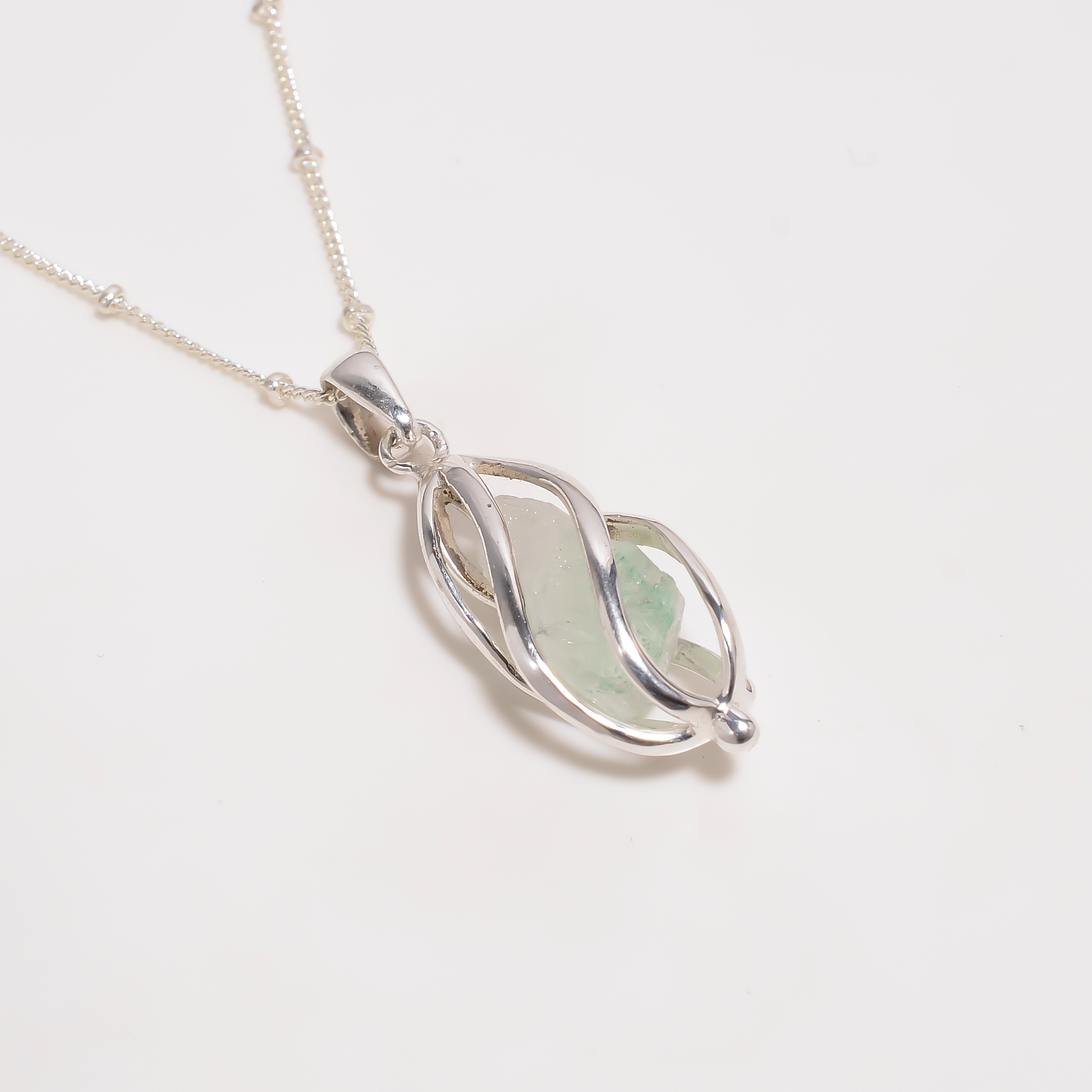 Raw Tanzanite Gemstone 925 Sterling Silver Cage Necklace Jewelry Women Fashion Jewelry Exporter - Weight: 5.8 Grams (G)