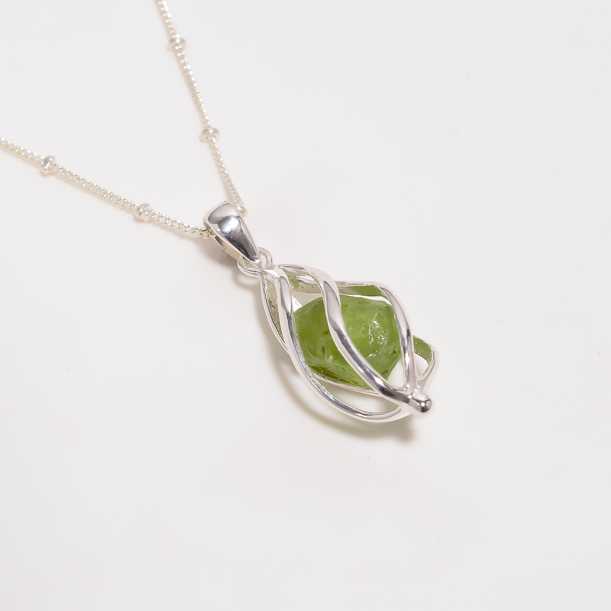 Raw Tanzanite Gemstone 925 Sterling Silver Cage Necklace Jewelry Women Fashion Jewelry Exporter - Weight: 5.8 Grams (G)