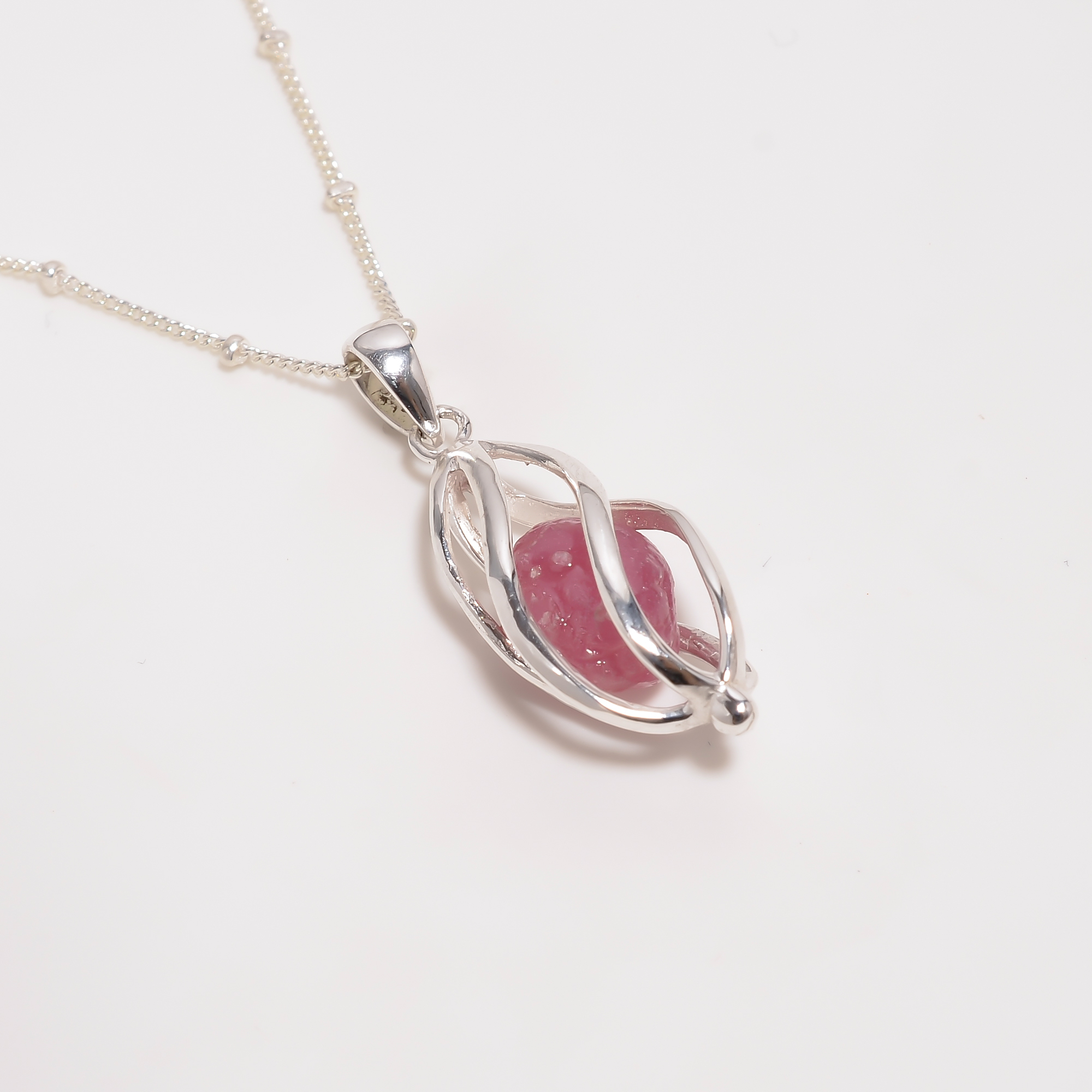 Raw Tanzanite Gemstone 925 Sterling Silver Cage Necklace Jewelry Women Fashion Jewelry Exporter - Weight: 5.8 Grams (G)