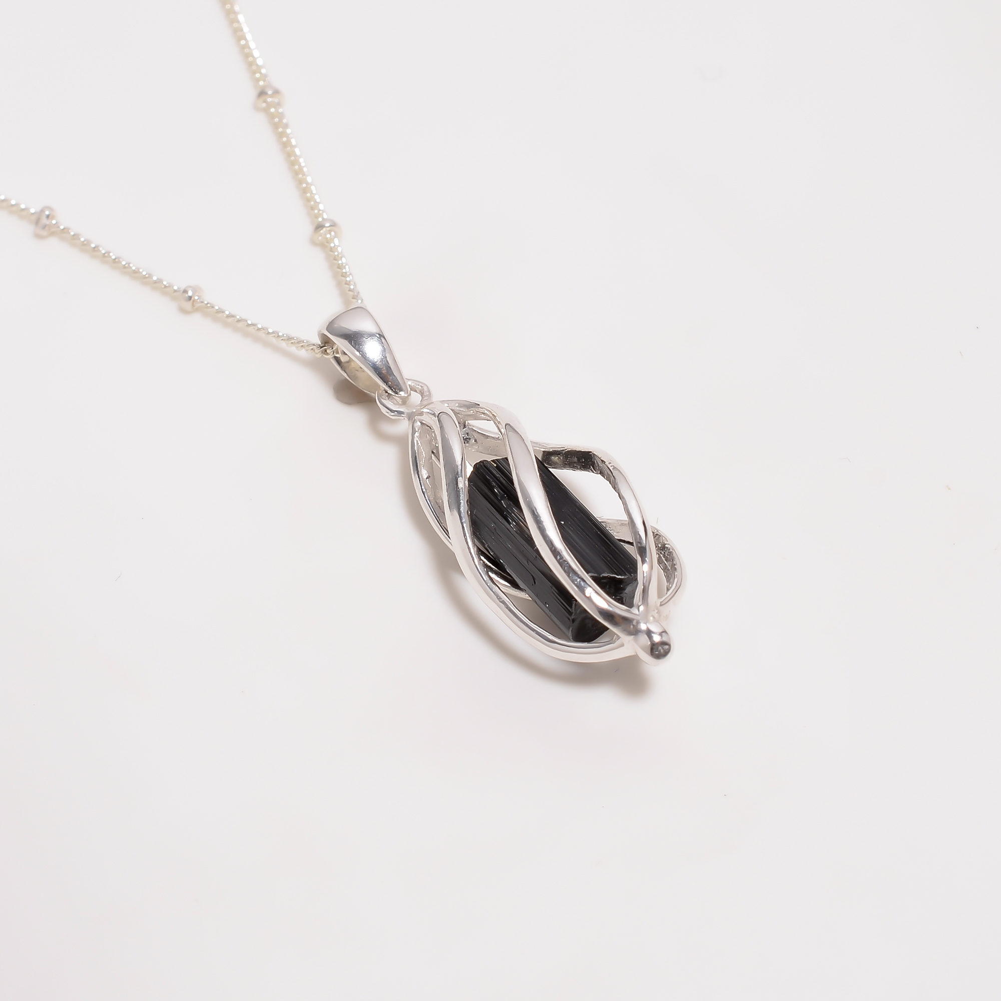 Raw Tanzanite Gemstone 925 Sterling Silver Cage Necklace Jewelry Women Fashion Jewelry Exporter - Weight: 5.8 Grams (G)