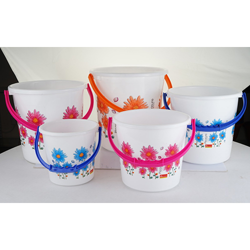 विभिन्न उपलब्ध प्लास्टिक गोल बाल्टी