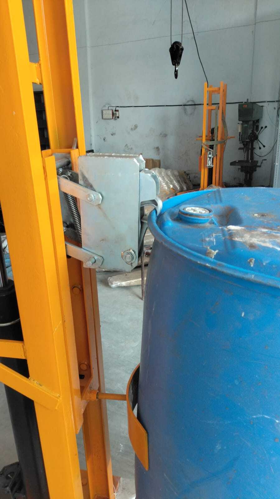 Drum Stacker - Mild Steel, Lifting Height 500 Mm, Lifting Capacity 500 Kg | Yellow Color, Manual Type, 12 Months Warranty, Self Weight 100-150 Kg