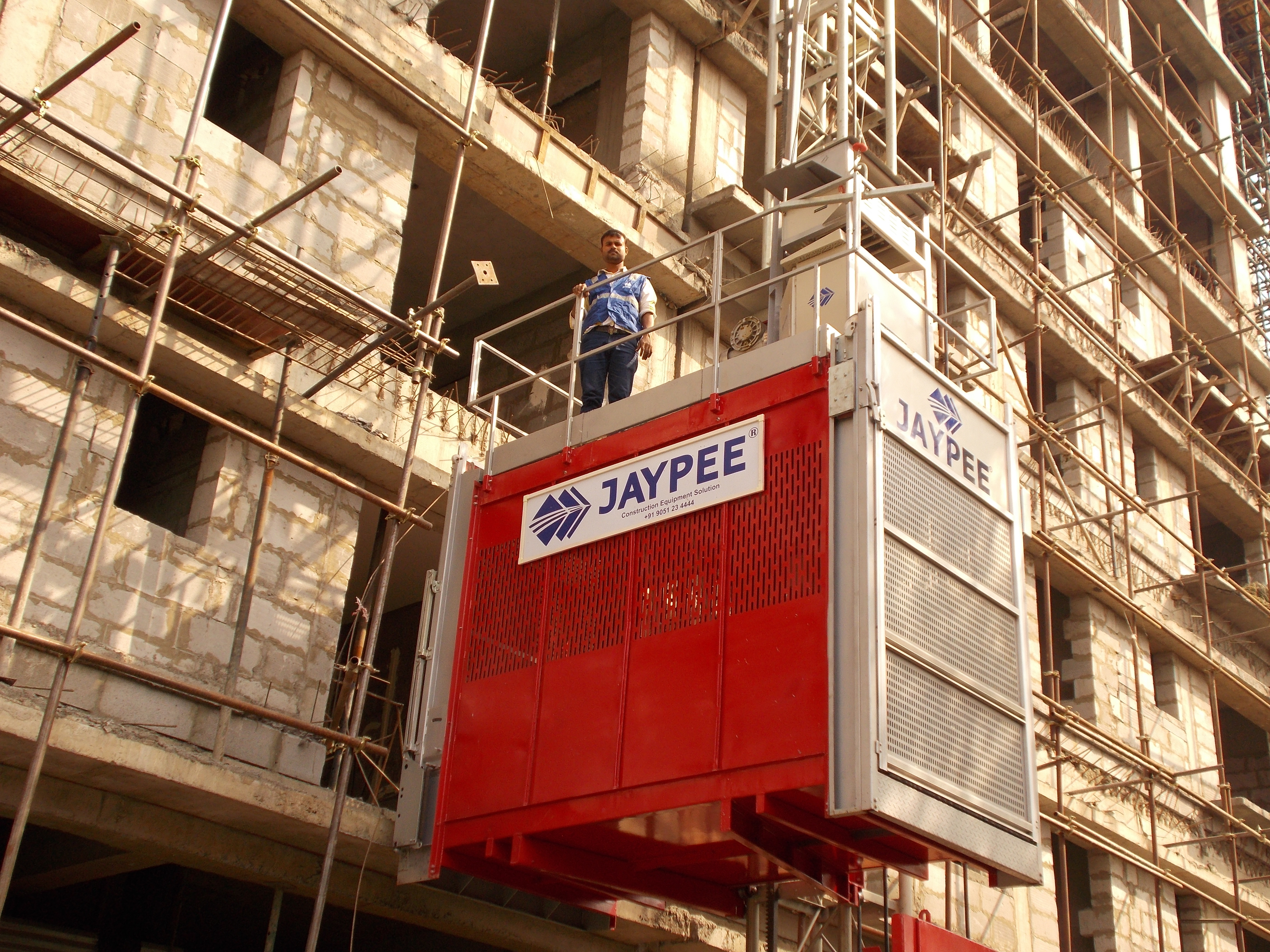 Jaypee Passenger Hoist - Steel, 650x650x1508 Mm | 2000 Kg Capacity, Automatic Control, Variable Frequency Vfd, Fingerprint Access