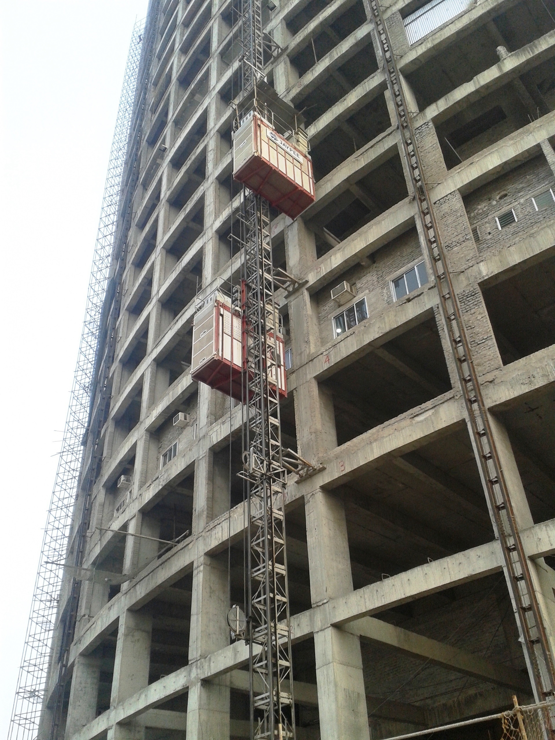 Jaypee Passenger Hoist - Steel, 650x650x1508 Mm | 2000 Kg Capacity, Automatic Control, Variable Frequency Vfd, Fingerprint Access
