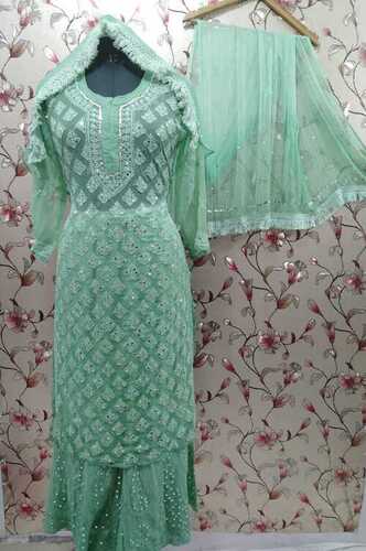 लखनऊवी नवीनतम शिफॉन बूटी जाल कुर्ती के साथ इनर शरारा और दुपट्टा सेट मिरर और हैंड वर्क एम्ब्रॉयडर