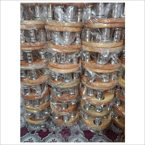 स्टील लेग्स के साथ सिरेमिक चकला