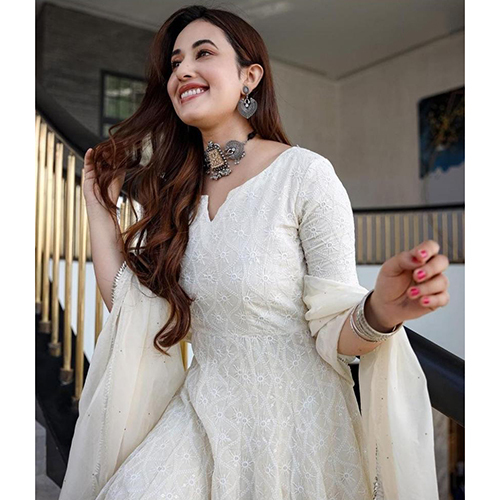 Washable Ladies White Gown With Dupatta