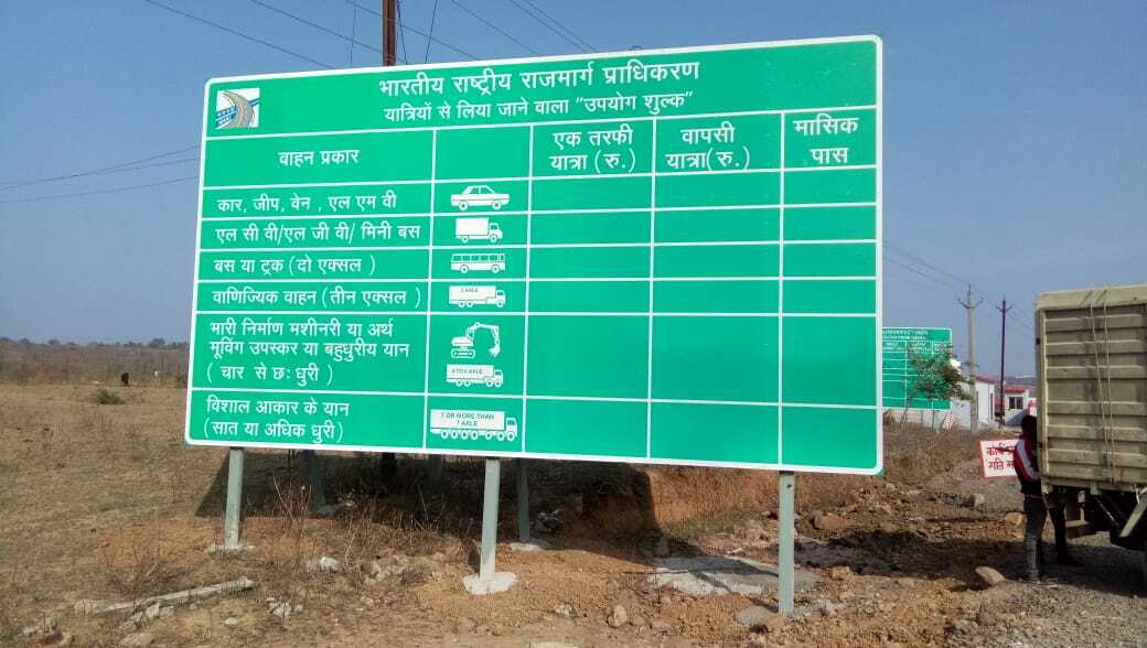 Retro Reflective Overhead Sign Board - Mild Steel, Any Size, Green | Features Road Safety, Manual Operation, Industrial Usage