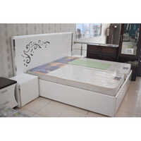 वुड व्हाइट कलर डबल बेड