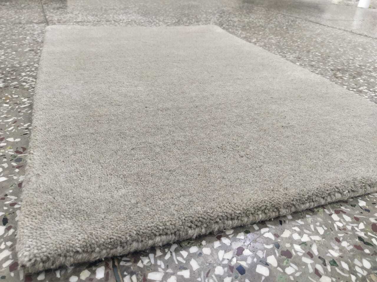 Handloom Carpetsburber Back Material: Woven Back