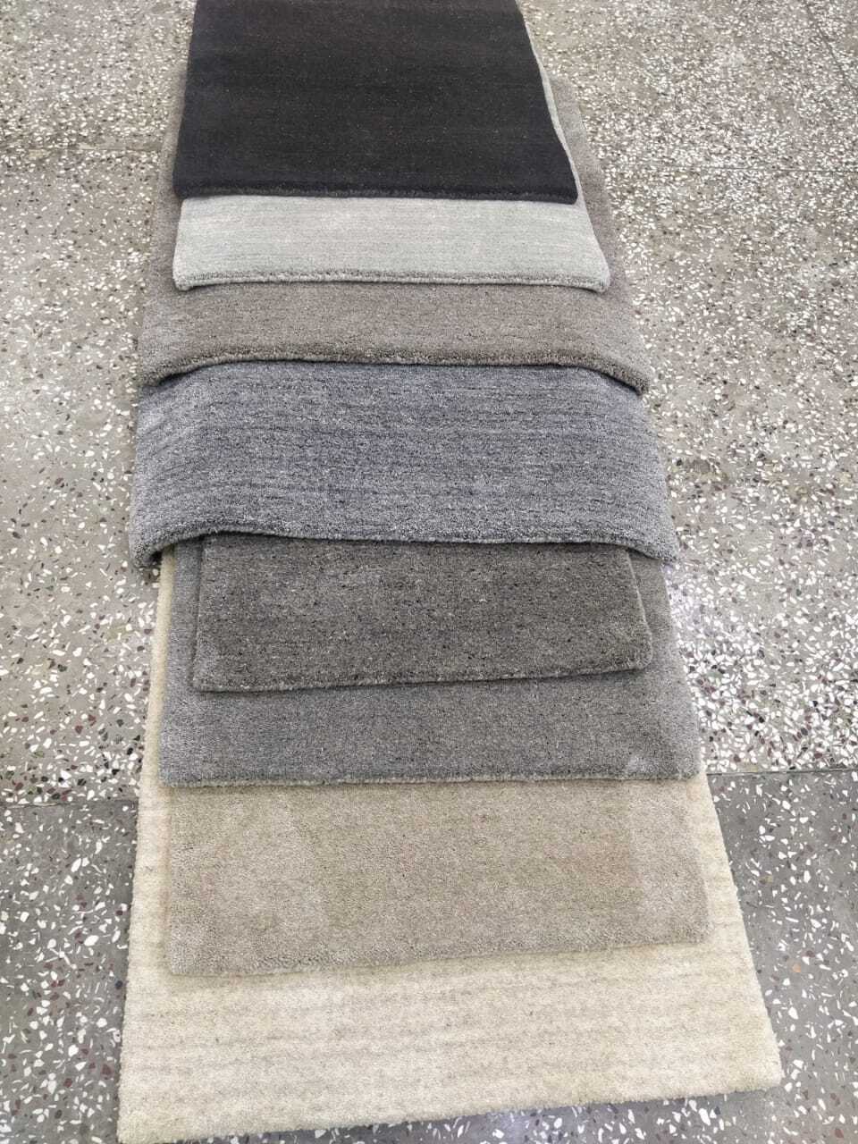 Handloom Carpetsburber Back Material: Woven Back
