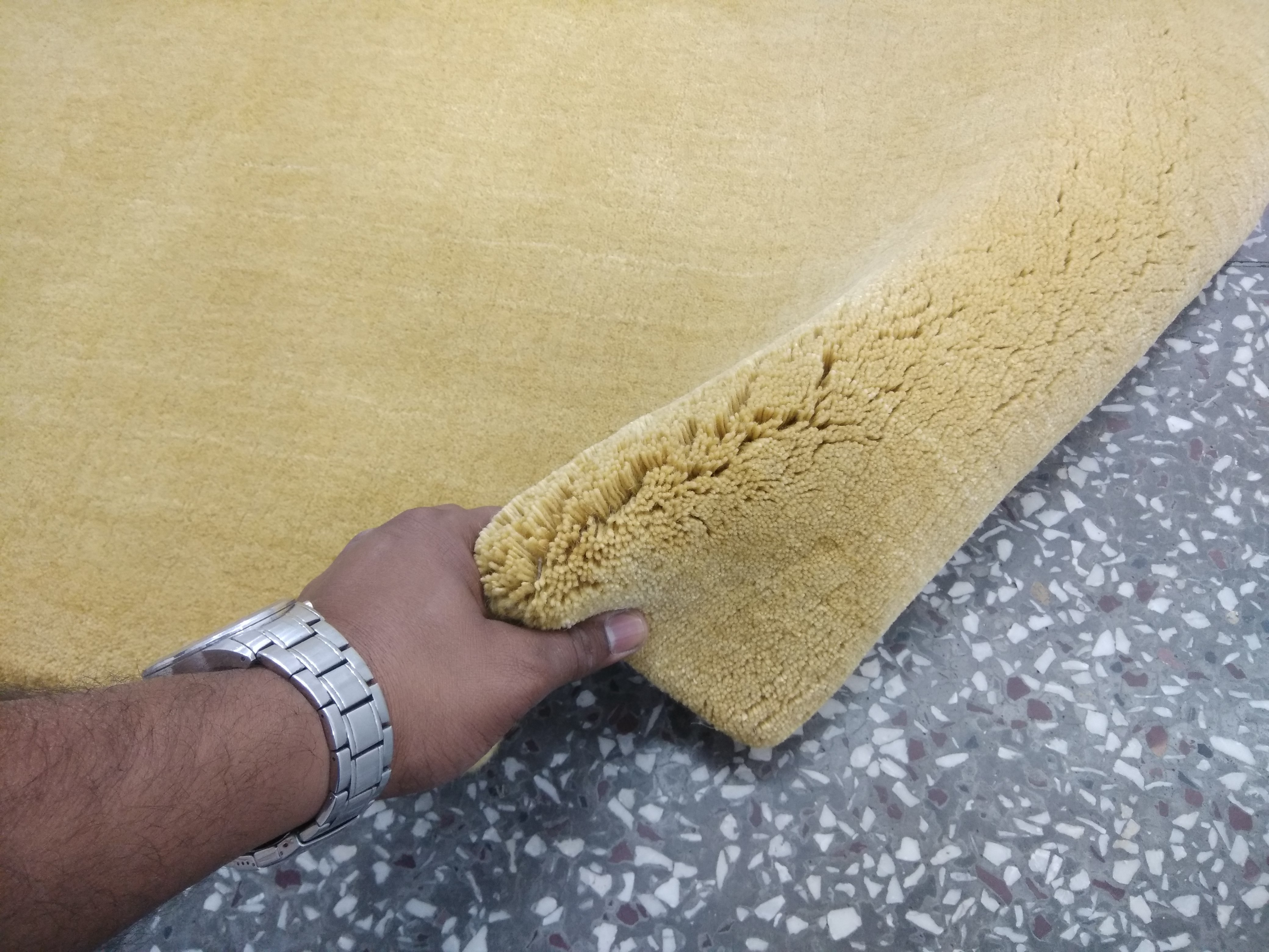 Handloom Carpetsburber Back Material: Woven Back
