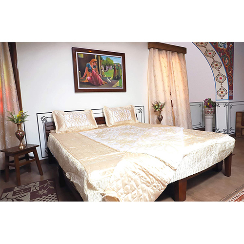 4पीसी वीआईपी प्रिंट बेज बिस्तर सेट