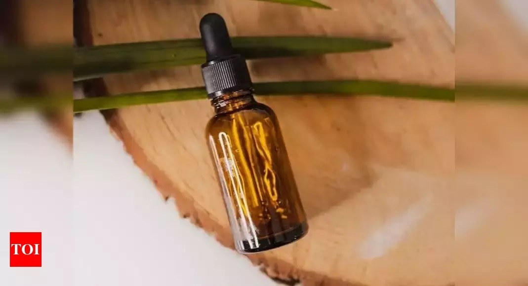 Mganna Natural 100% Tea Tree Essential Oil For Skin Care Aromatherapy And Cosmetics Formulations Ingredients: Herbal Extract