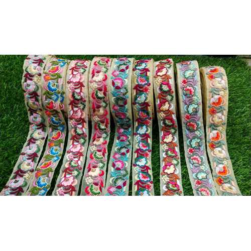 मल्टीकलर टेक्सटाइल एम्ब्रायडरी लेस