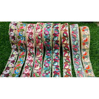 मल्टीकलर टेक्सटाइल एम्ब्रायडरी लेस