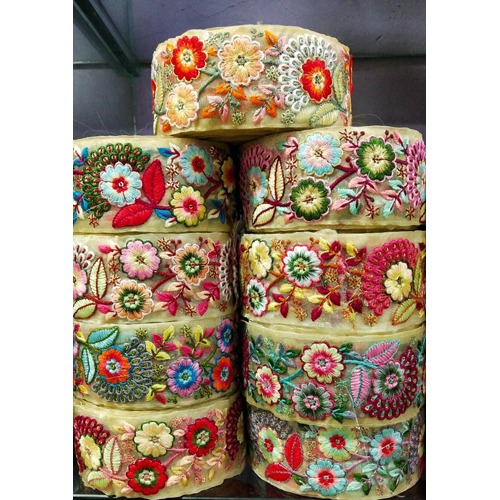 बहुरंगा रंगीन कढ़ाई फीता