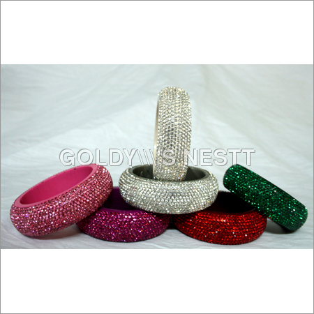 क्रिस्टल बीडेड बेंगल