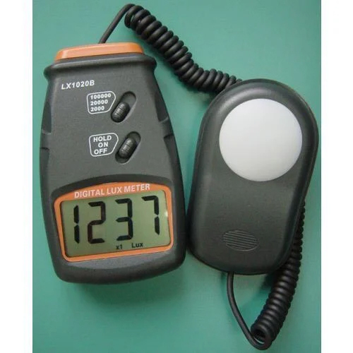 ब्लैक डिजिटल लक्स मीटर