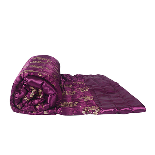 Hathi Print Wi Ne Satin Quilt Size: Full
