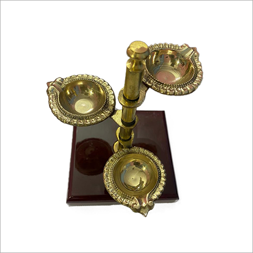 लकड़ी का लकड़ी और धातु का दिया स्टैंड