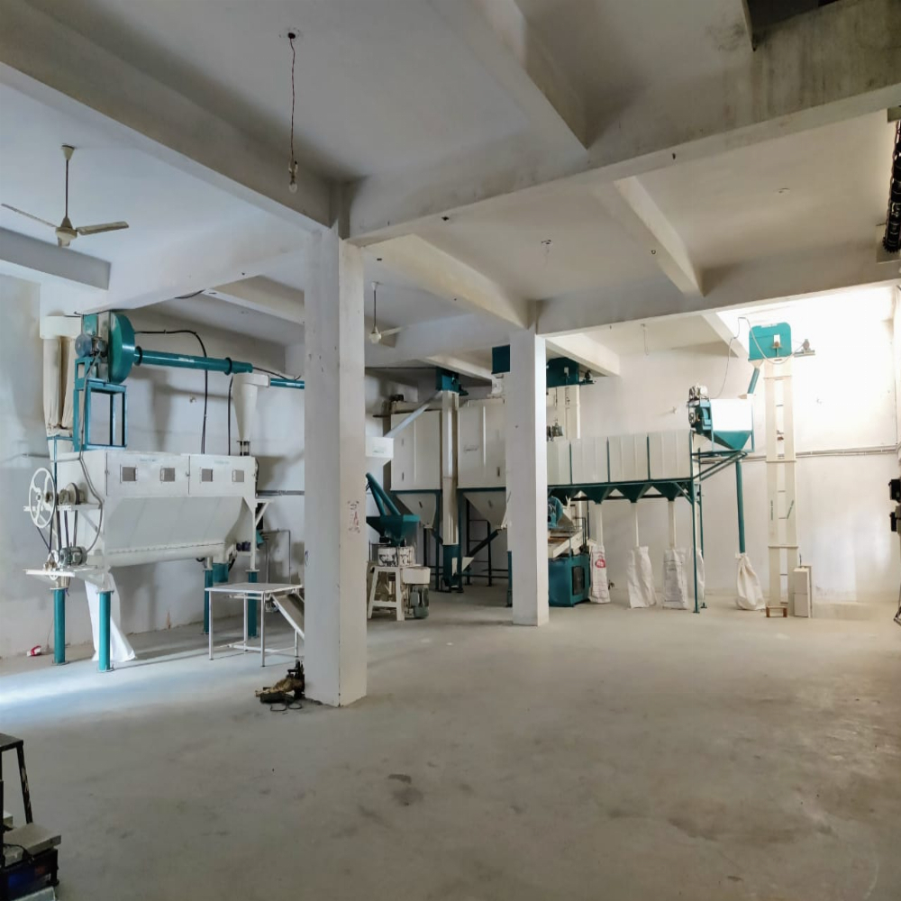 Dal Mill Plant - Galvanized Steel, 70x80x18 Cm , White Color, 200-1000 Kg Capacity, Automatic Operation With Human Machine Interface
