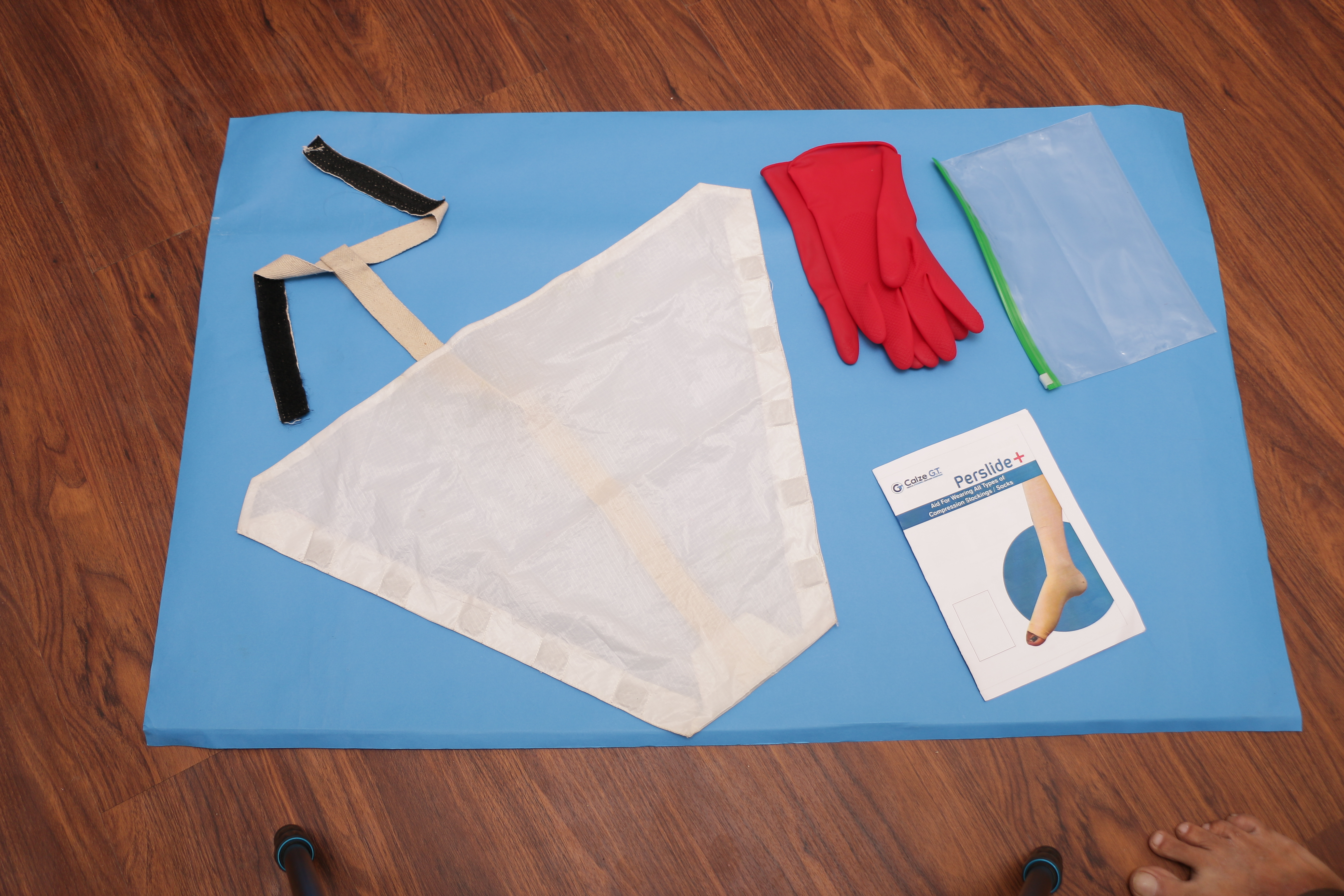 Stocking Applicator - Color: White And Red