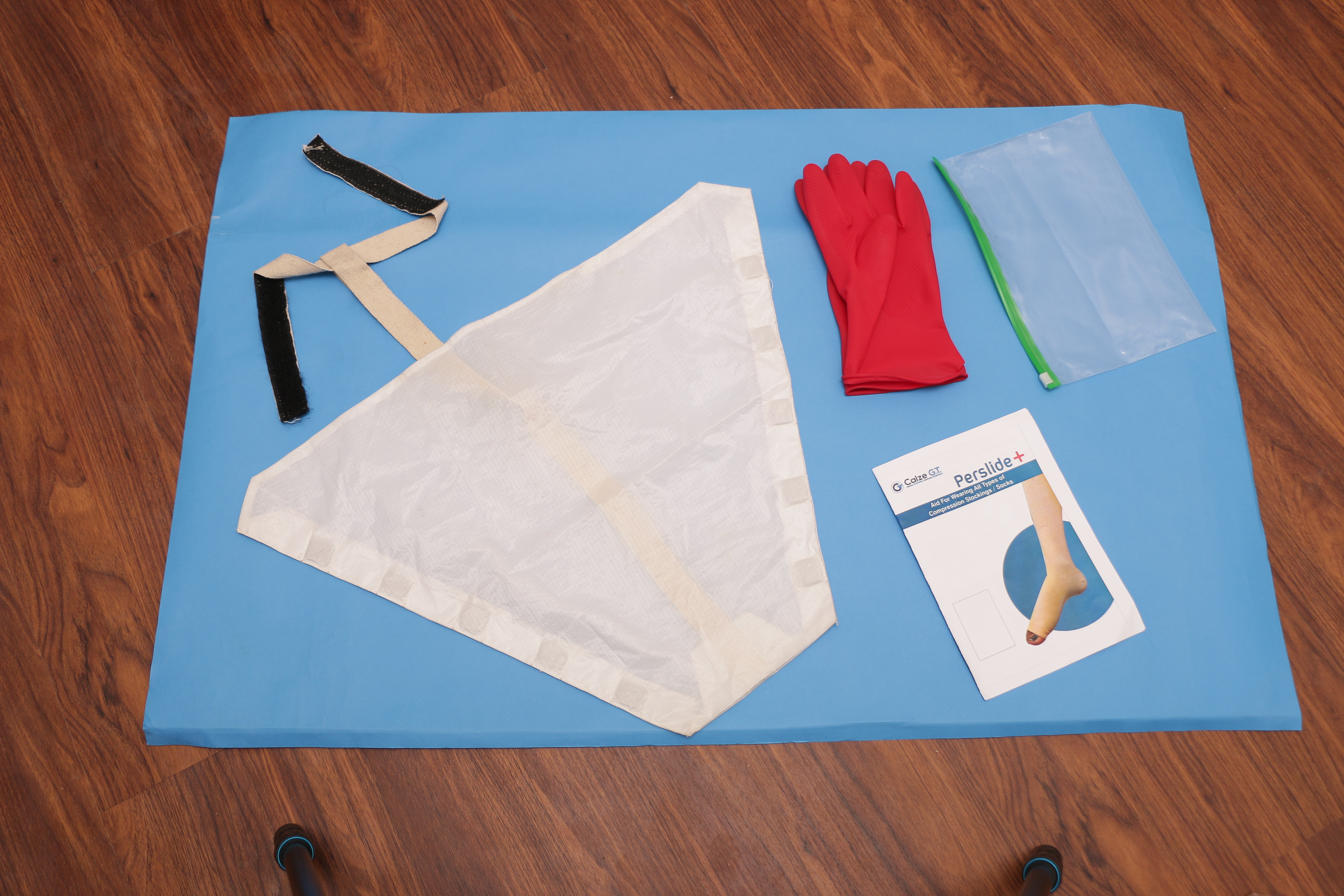 Stocking Applicator - Color: White And Red